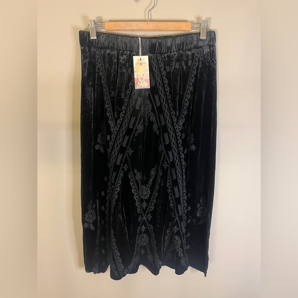 Johnny Was Dresses & Skirts - NWT Johnny Was Black Velvet Skirt